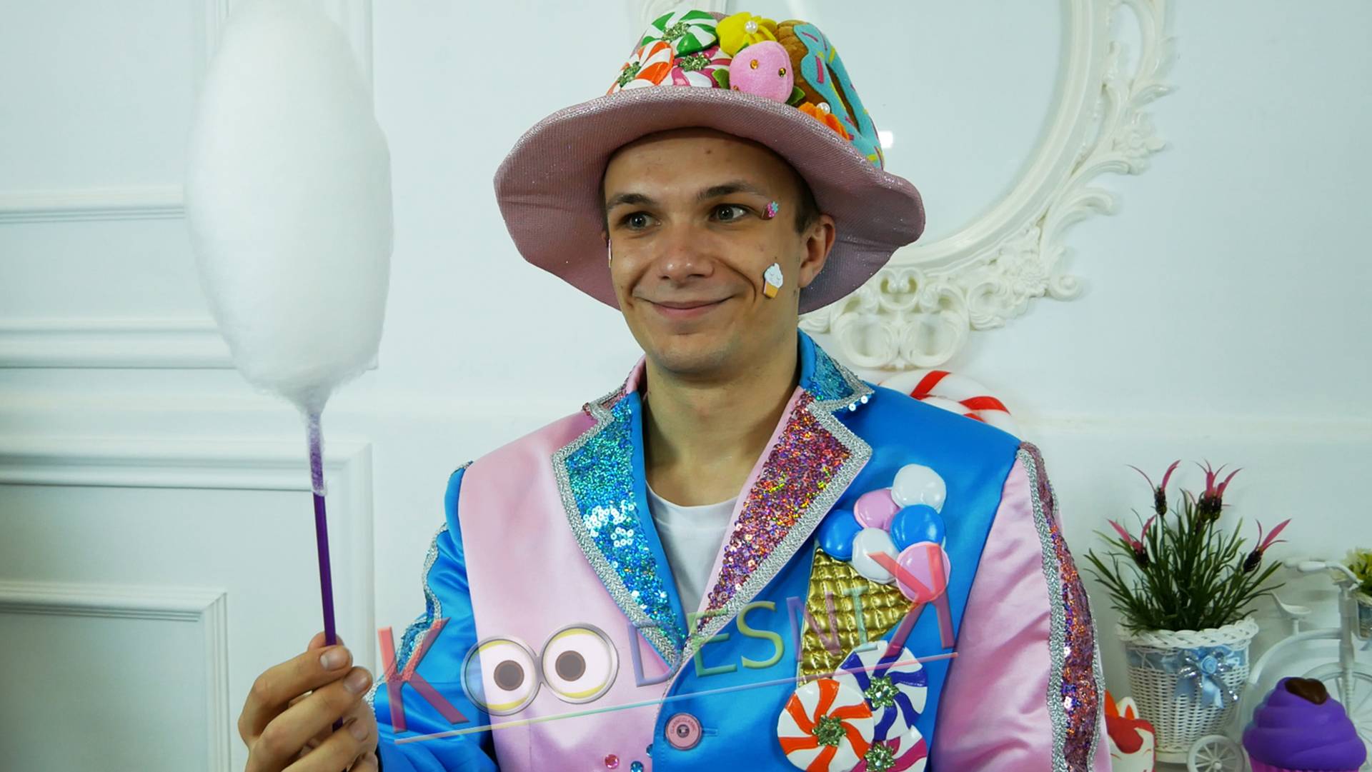 Аниматоры москва smile me. Кудесник аниматоры. Аниматоры Москва. Аниматор сладкая вата. Ангел в Измайлово Москва аниматор.